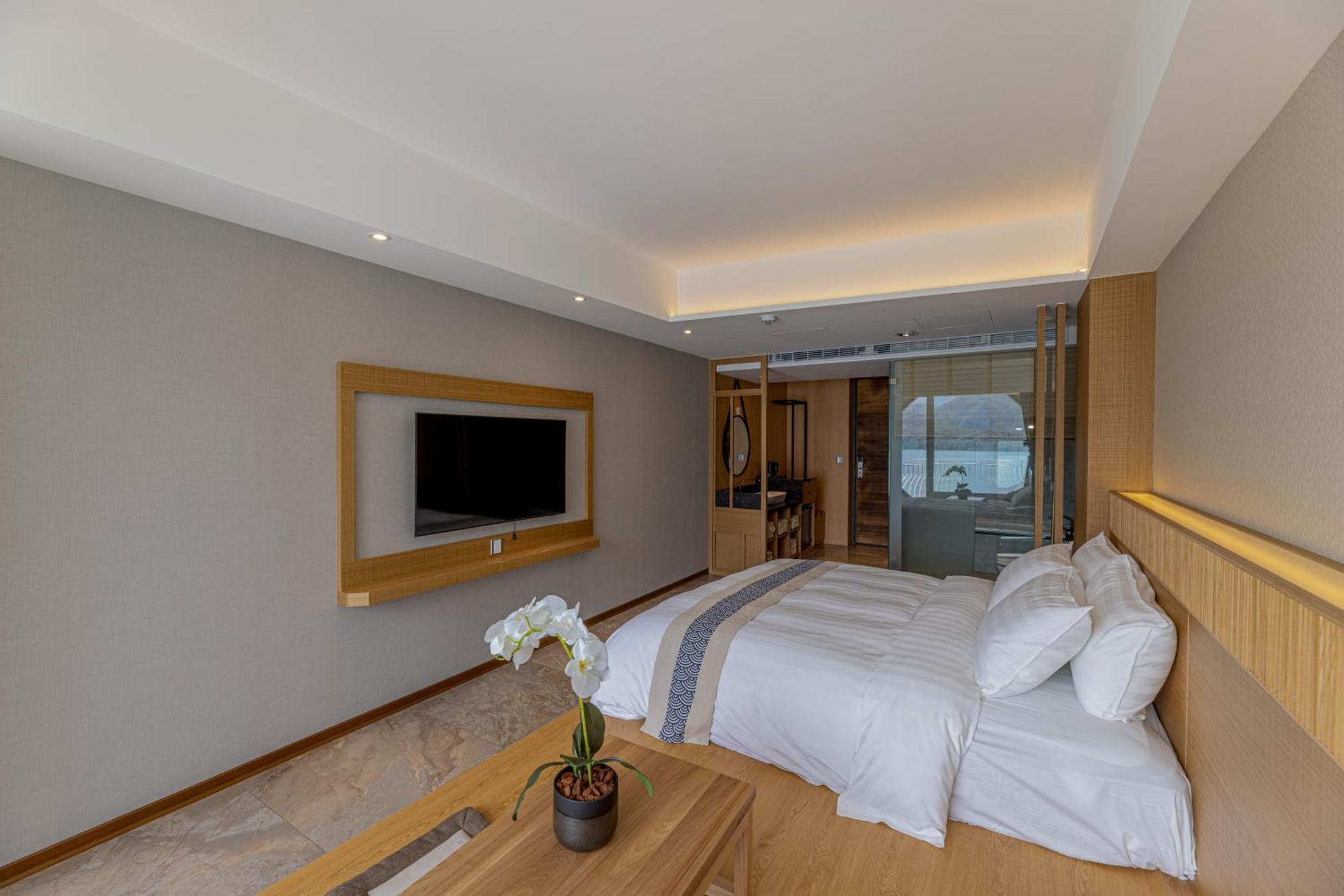 Sun Moon Lake Apollo Resort Hotel หยูฉี ภายนอก รูปภาพ