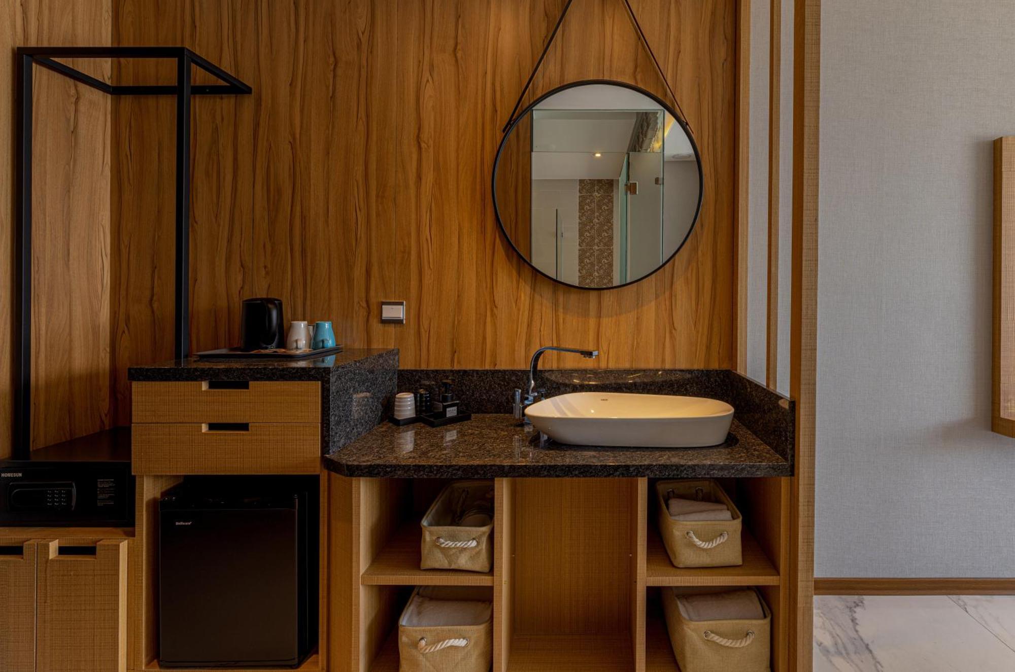 Sun Moon Lake Apollo Resort Hotel หยูฉี ภายนอก รูปภาพ