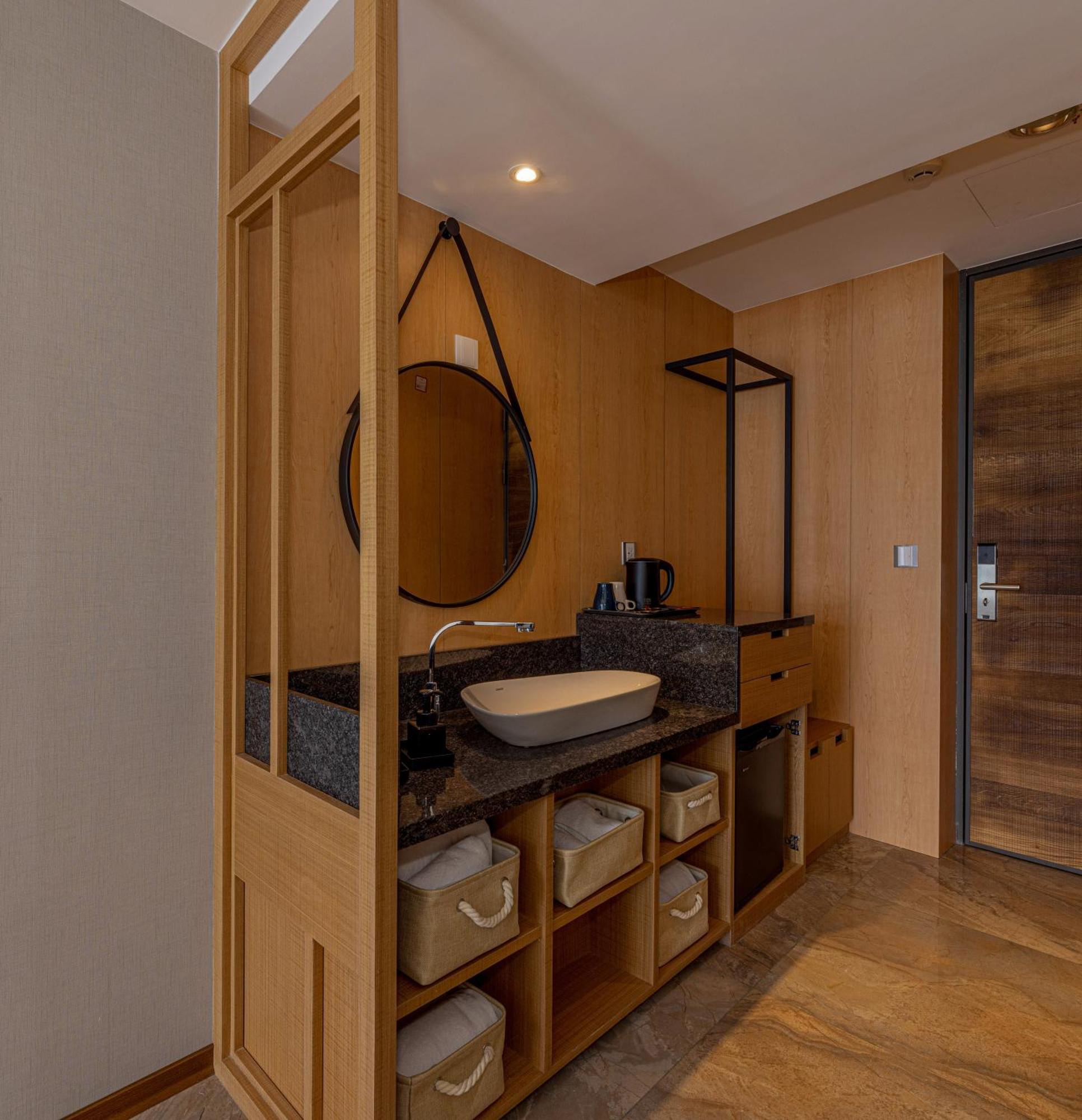 Sun Moon Lake Apollo Resort Hotel หยูฉี ภายนอก รูปภาพ