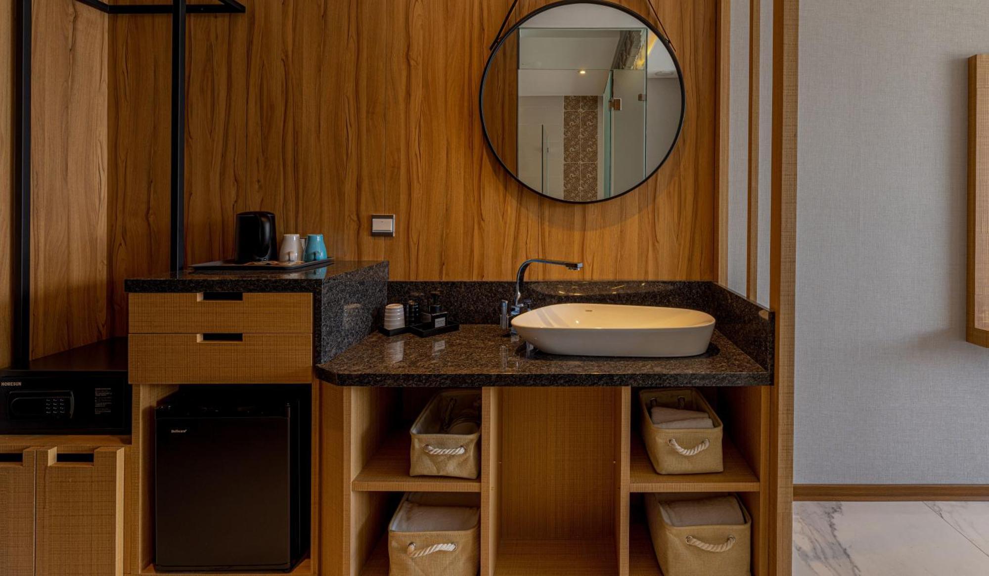Sun Moon Lake Apollo Resort Hotel หยูฉี ภายนอก รูปภาพ