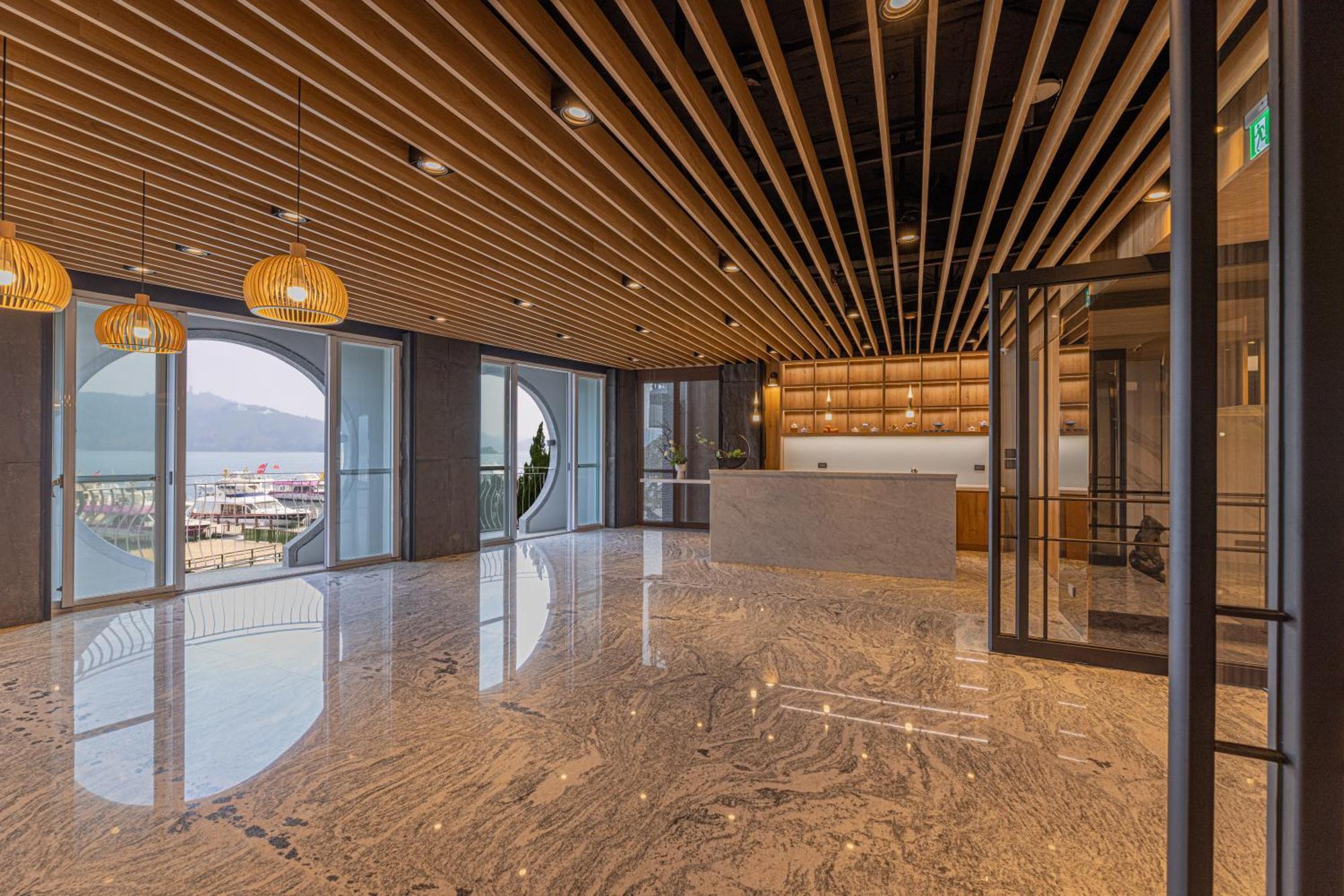 Sun Moon Lake Apollo Resort Hotel หยูฉี ภายนอก รูปภาพ
