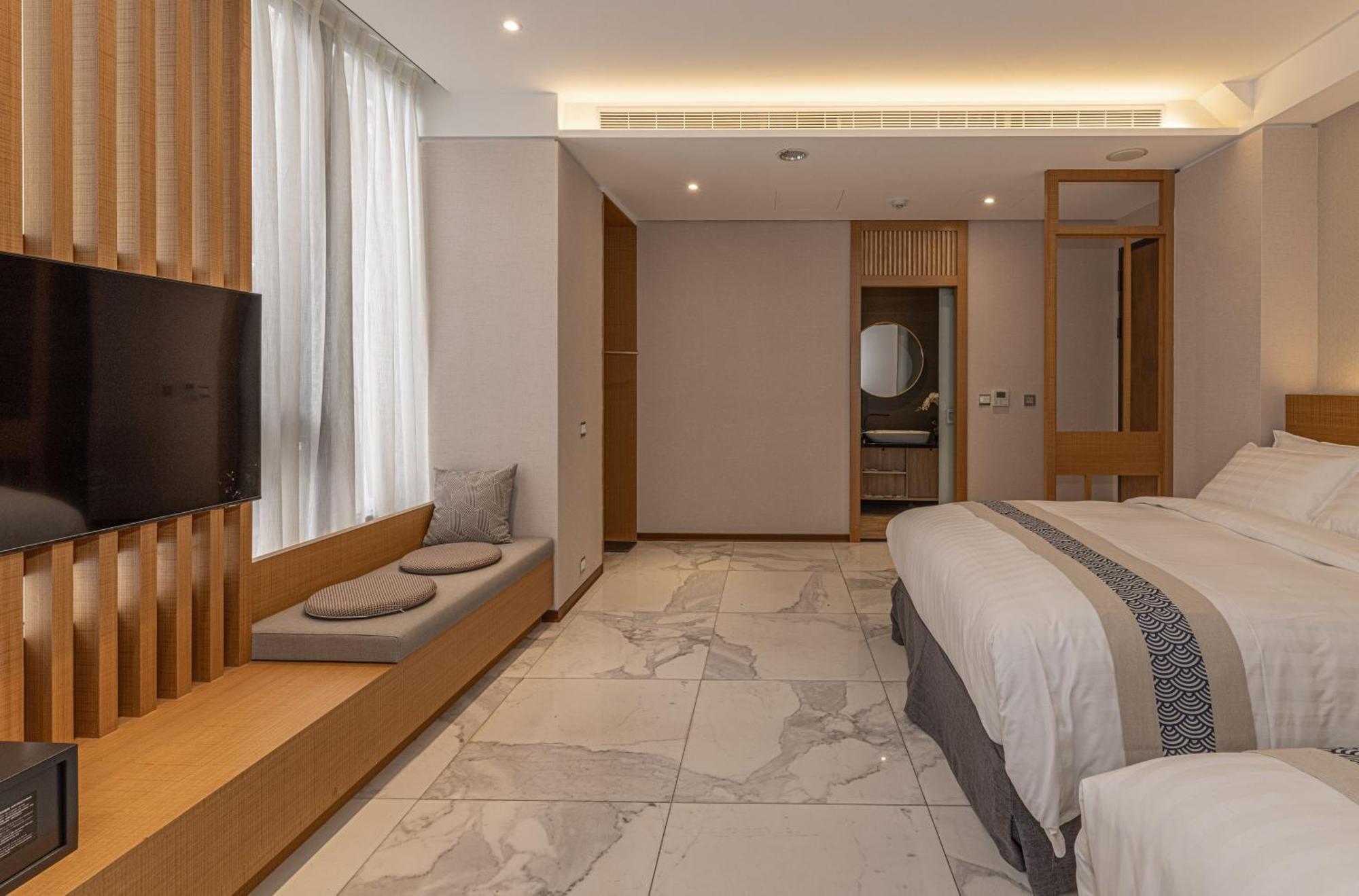 Sun Moon Lake Apollo Resort Hotel หยูฉี ภายนอก รูปภาพ